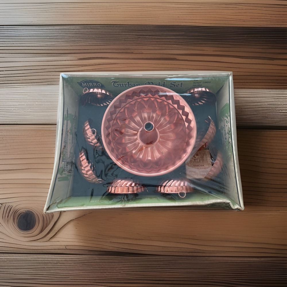 Vintage Mirro 9-Piece‎ Copper Tone Turban Mold Set with Box. USA